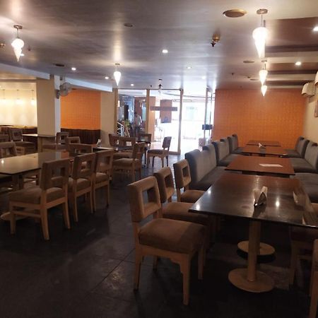 Blossom Rooms Hotel Vashishtha - Free Lunch Or Dinner- Free Breakfast Hyderabad Exterior foto