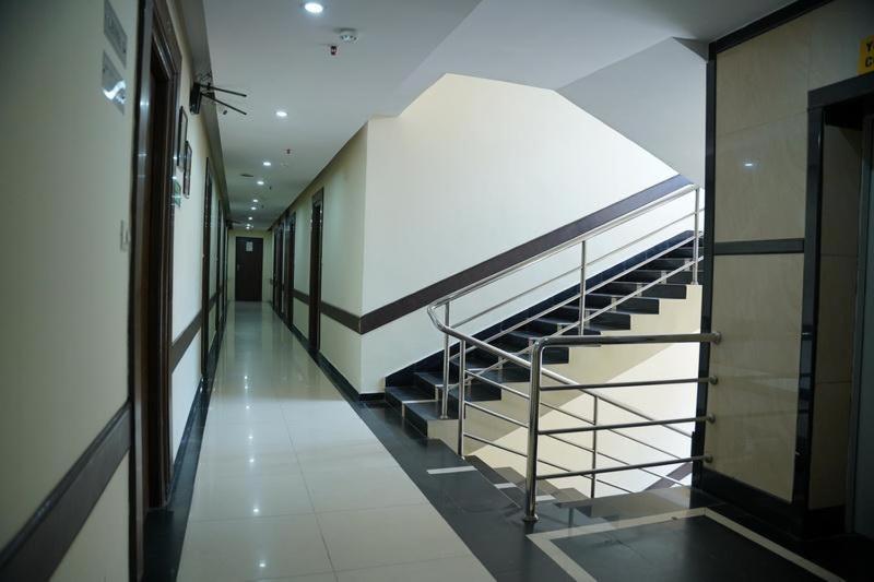 Blossom Rooms Hotel Vashishtha - Free Lunch Or Dinner- Free Breakfast Hyderabad Exterior foto