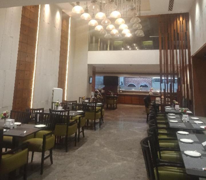 Blossom Rooms Hotel Vashishtha - Free Lunch Or Dinner- Free Breakfast Hyderabad Exterior foto