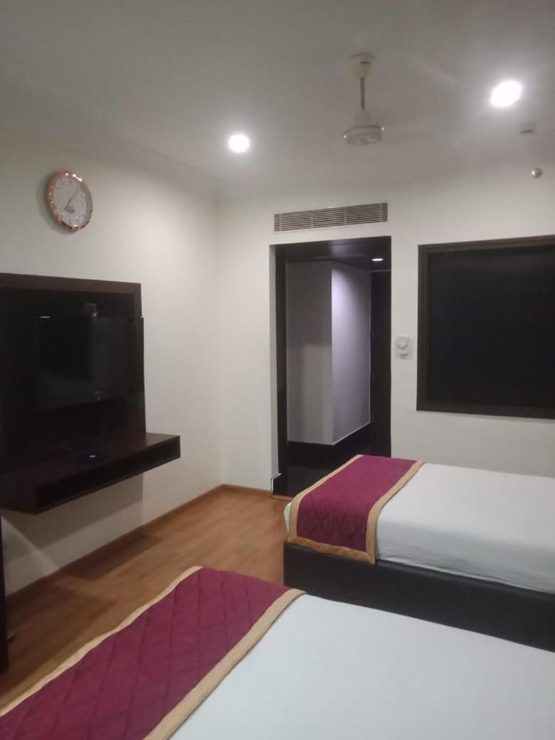 Blossom Rooms Hotel Vashishtha - Free Lunch Or Dinner- Free Breakfast Hyderabad Exterior foto