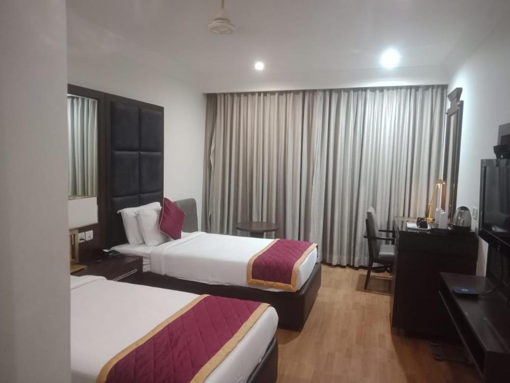 Blossom Rooms Hotel Vashishtha - Free Lunch Or Dinner- Free Breakfast Hyderabad Exterior foto