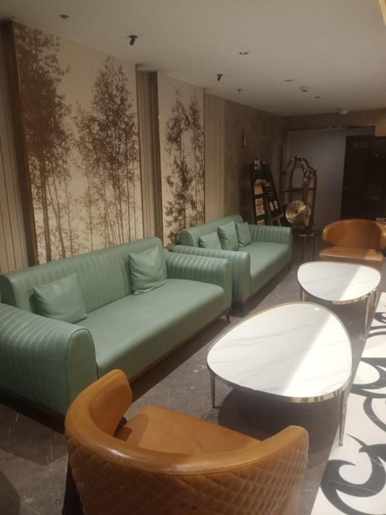 Blossom Rooms Hotel Vashishtha - Free Lunch Or Dinner- Free Breakfast Hyderabad Exterior foto
