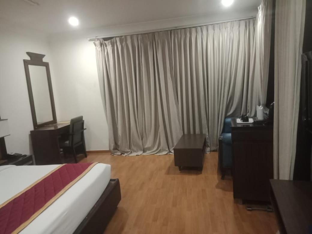Blossom Rooms Hotel Vashishtha - Free Lunch Or Dinner- Free Breakfast Hyderabad Exterior foto