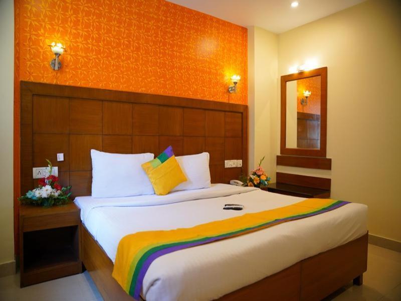 Blossom Rooms Hotel Vashishtha - Free Lunch Or Dinner- Free Breakfast Hyderabad Exterior foto