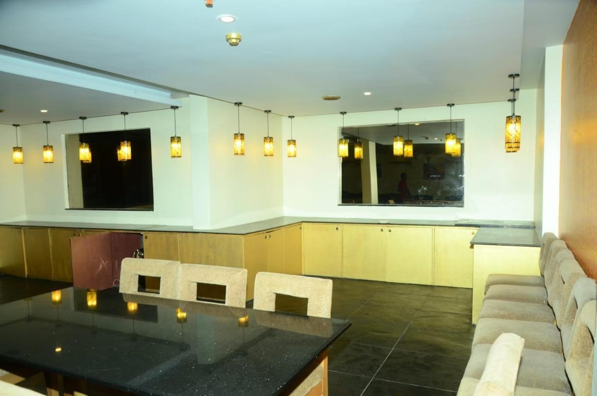 Blossom Rooms Hotel Vashishtha - Free Lunch Or Dinner- Free Breakfast Hyderabad Exterior foto