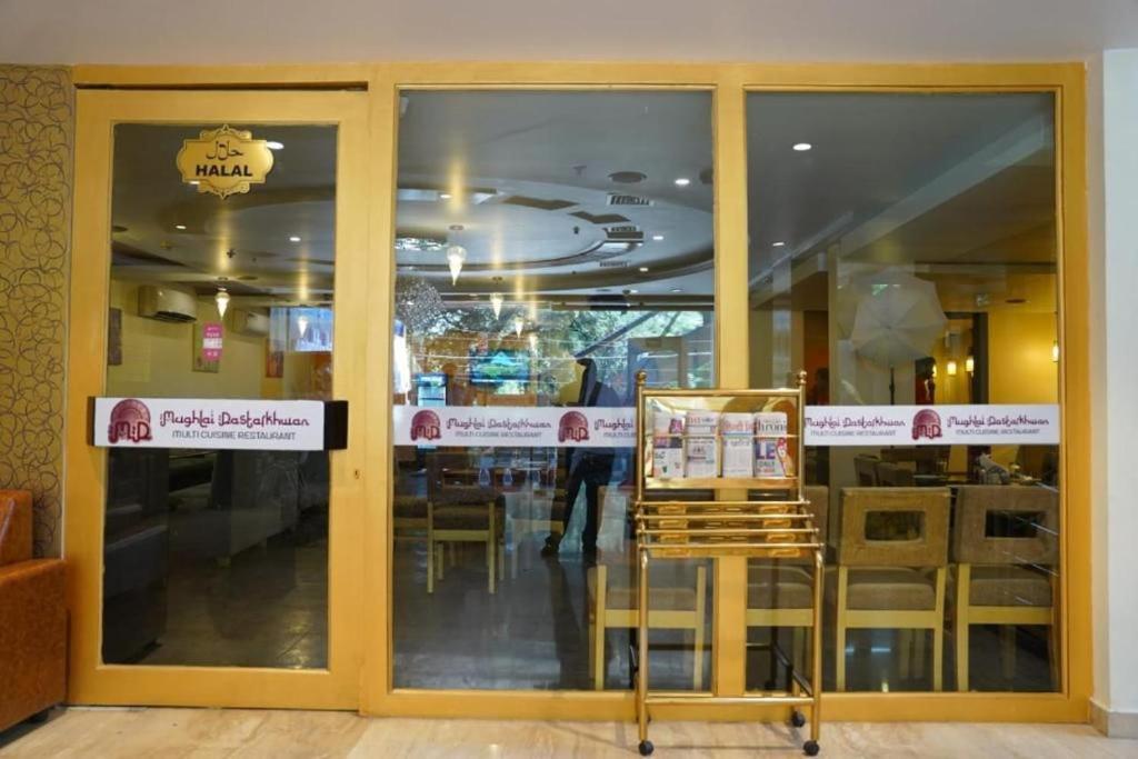 Blossom Rooms Hotel Vashishtha - Free Lunch Or Dinner- Free Breakfast Hyderabad Exterior foto