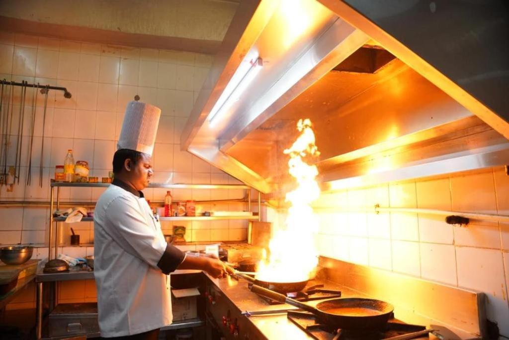 Blossom Rooms Hotel Vashishtha - Free Lunch Or Dinner- Free Breakfast Hyderabad Exterior foto