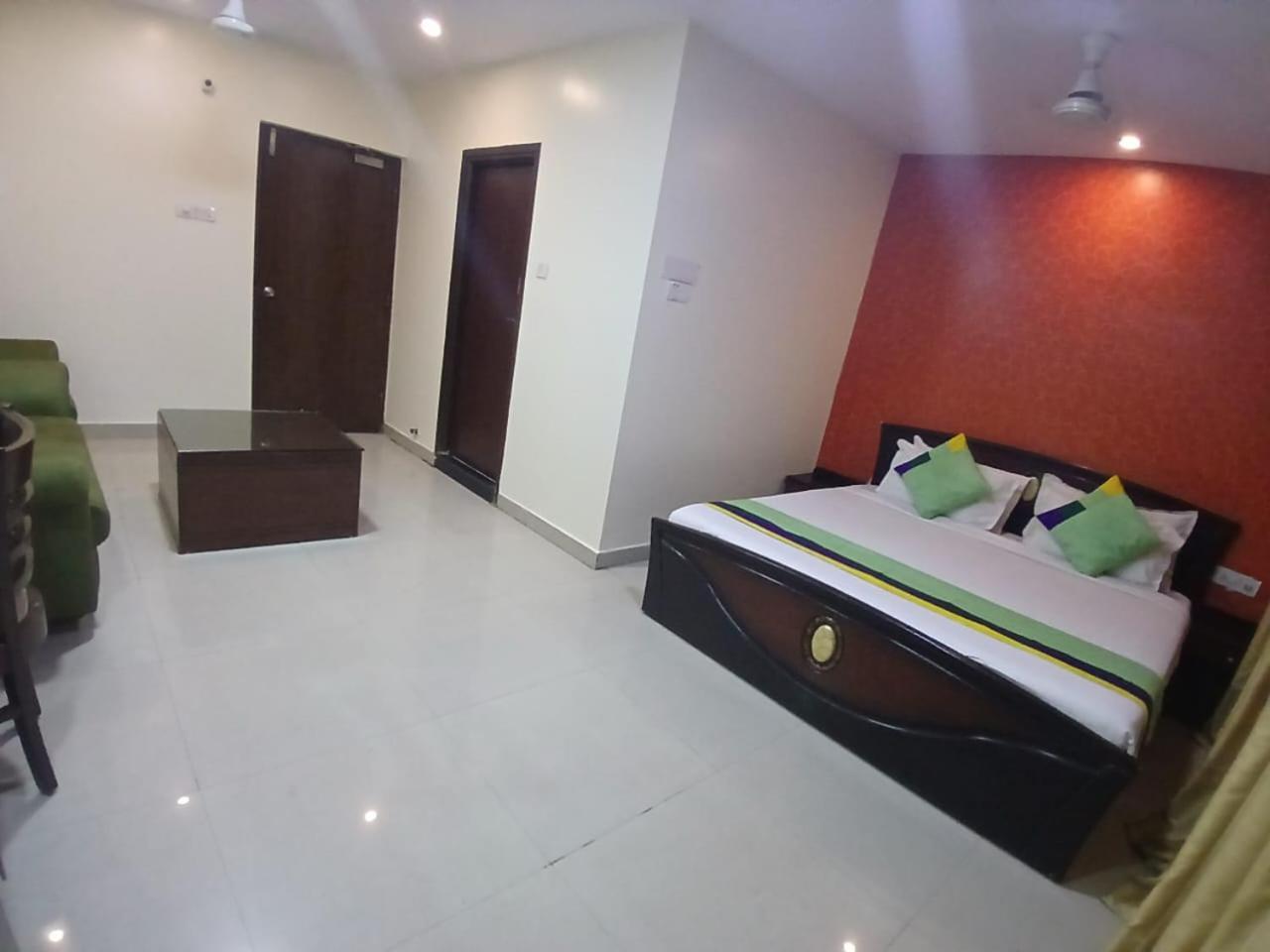 Blossom Rooms Hotel Vashishtha - Free Lunch Or Dinner- Free Breakfast Hyderabad Exterior foto