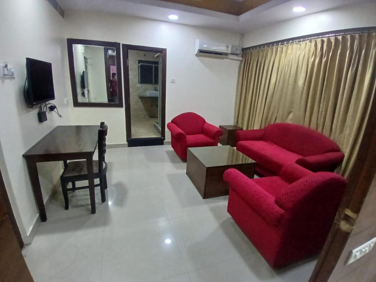 Blossom Rooms Hotel Vashishtha - Free Lunch Or Dinner- Free Breakfast Hyderabad Exterior foto